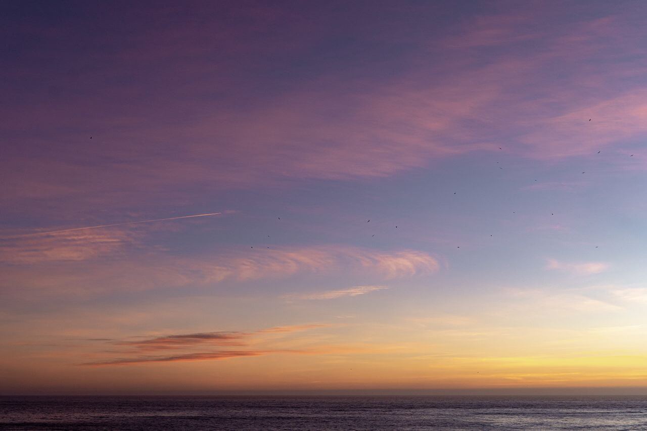 Serene ocean sunset with pastel skies and calm waves symbolizing peace and Clearwater, FL cremation services